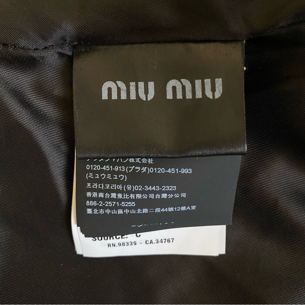 Miu Miu Fall Winter 2019 runway sheepskin shearling fur cape in camo green sz 38 - Picture 12 of 16